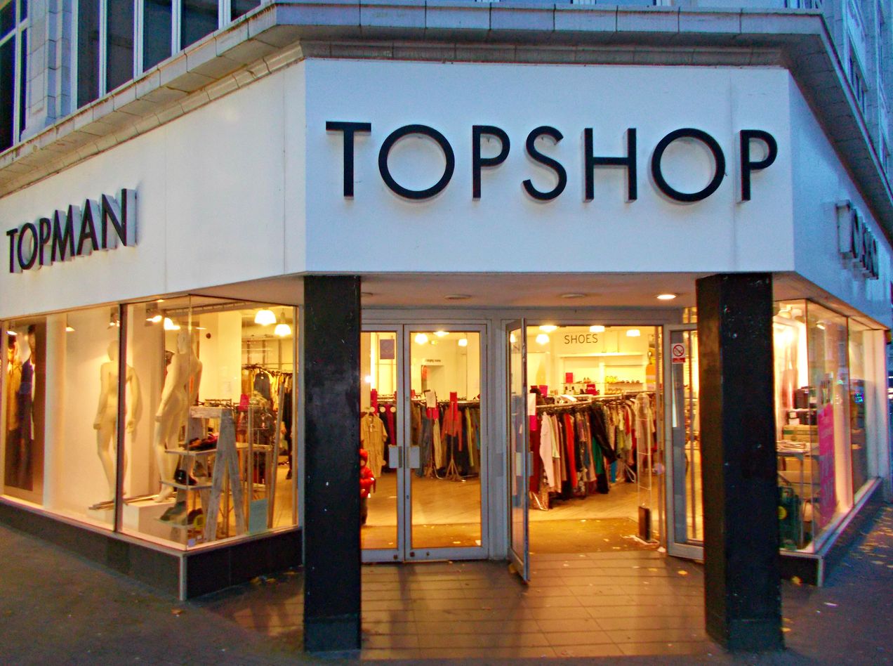 Les magasins de vêtements Topshop ferment, 2.500 emplois 
supprimés