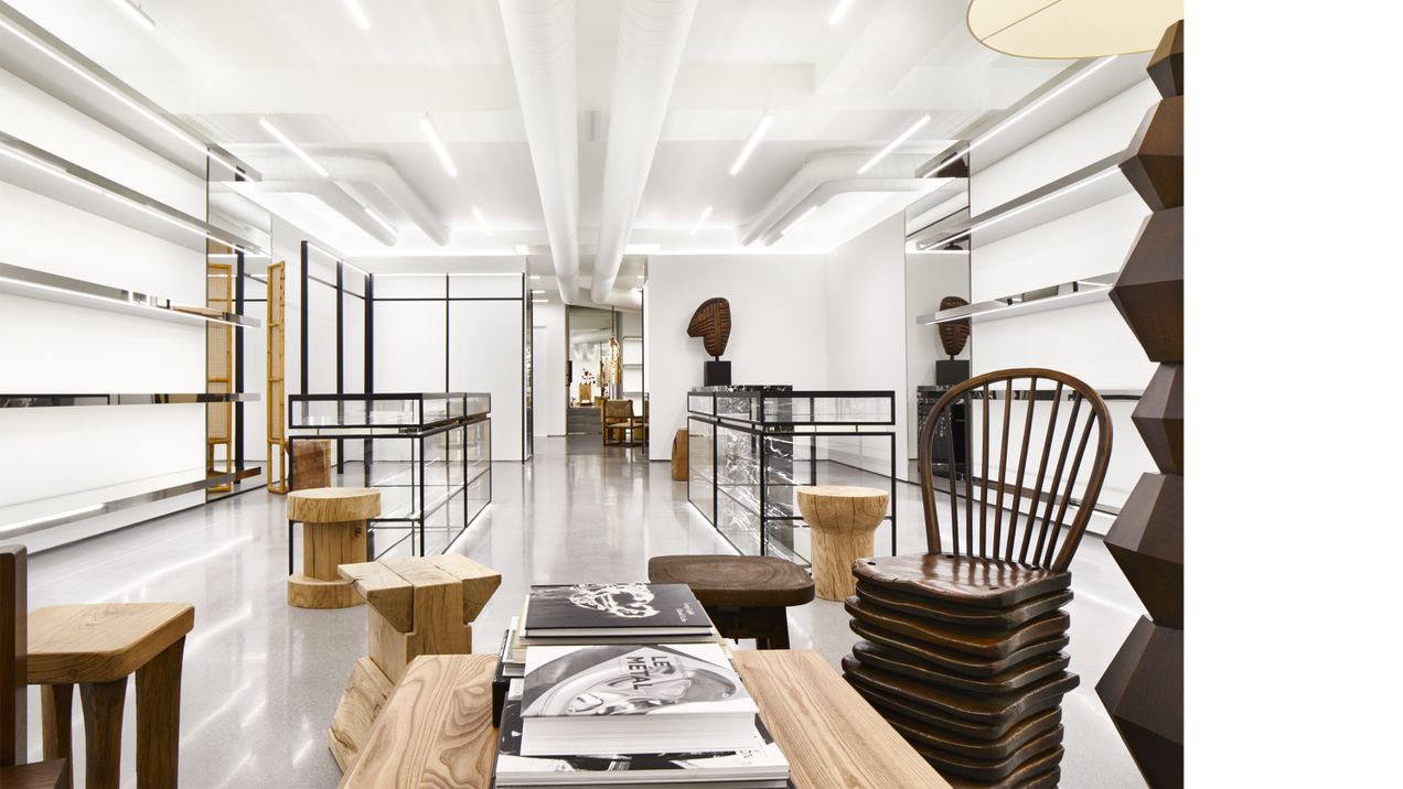 La maison française de mode de luxe Céline a dévoilé son nouveau magasin phare de Londres