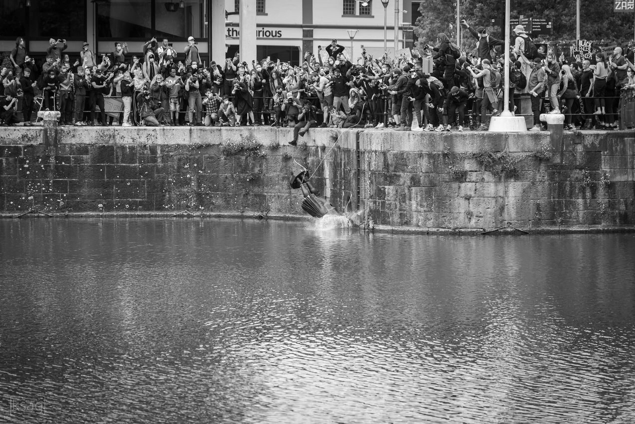 Statue d'un esclavagiste déboulonnée: quatre prévenus relaxés par la justice britannique