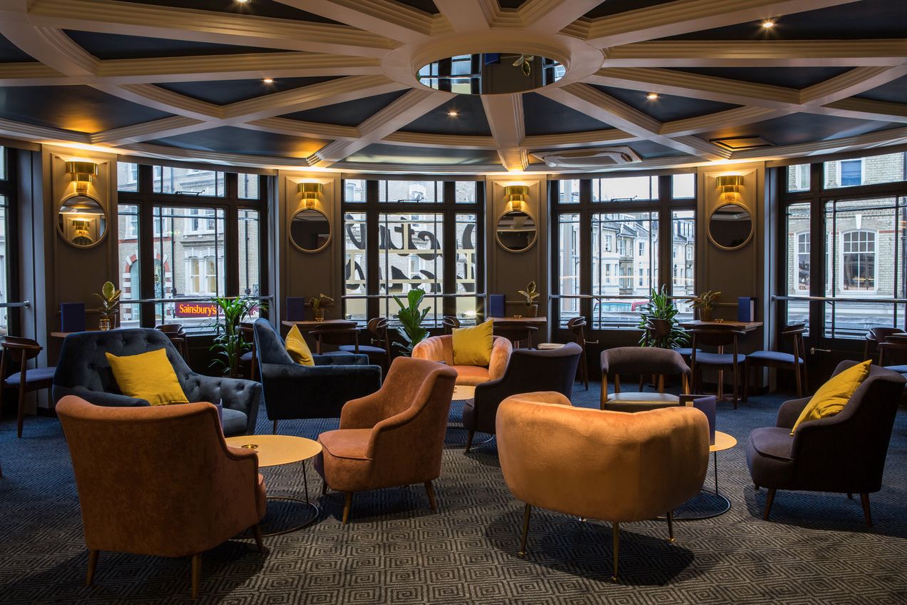 Wine and Film … la nouvelle vague des soirées en rouge et noir !