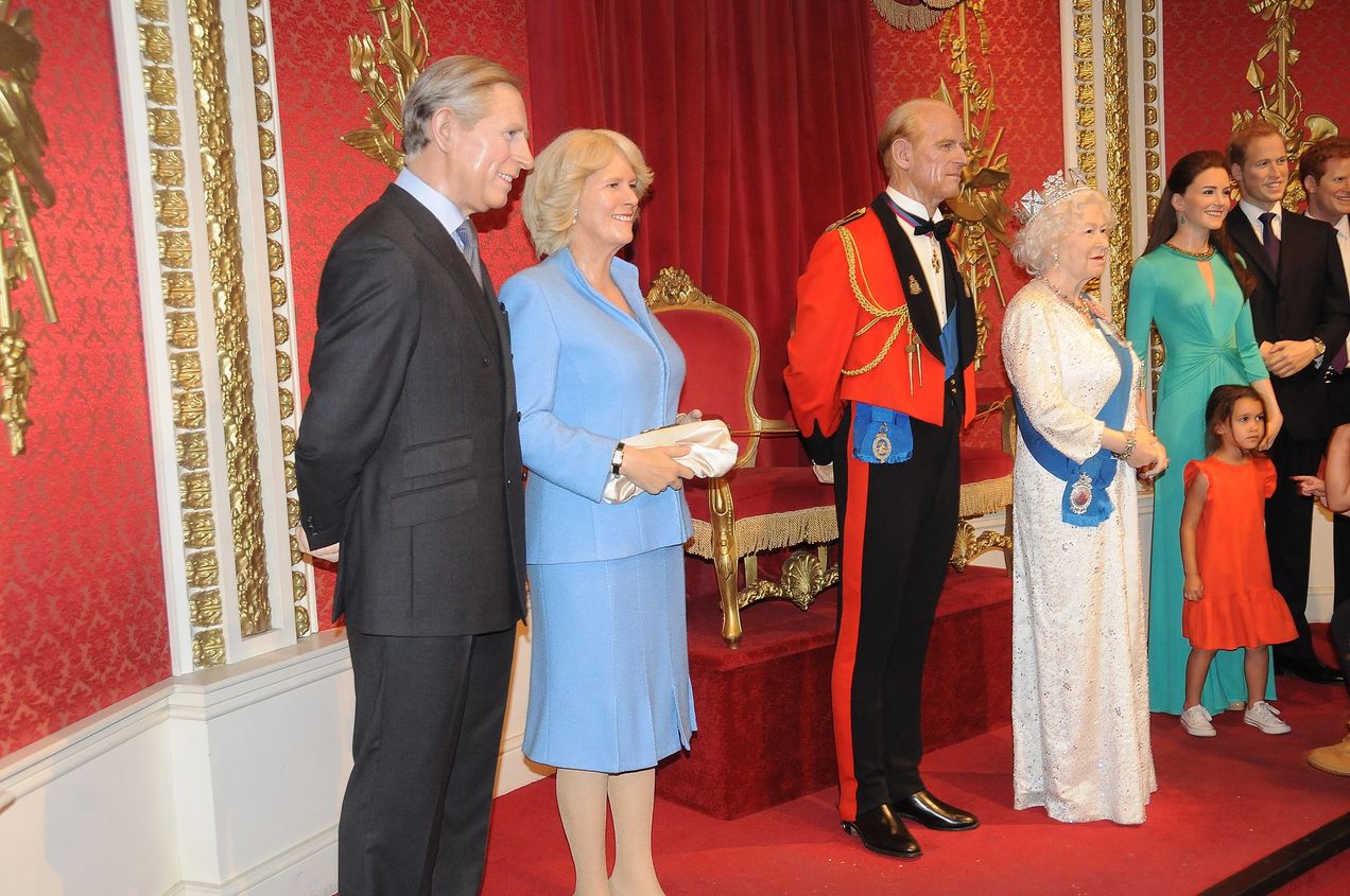 Des militants écologistes entartent la statue du roi Charles chez Madame Tussauds