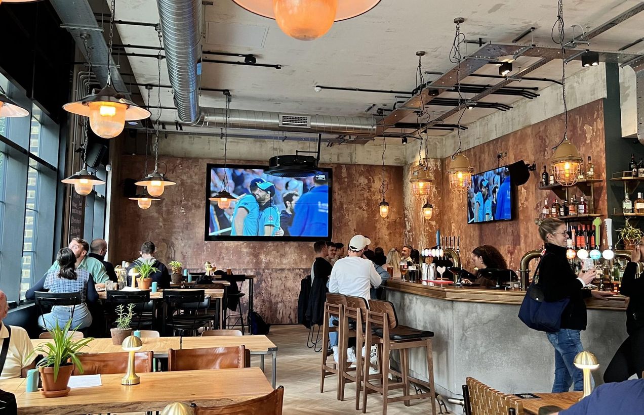 Le Rosy Hue a Elephant and Castle