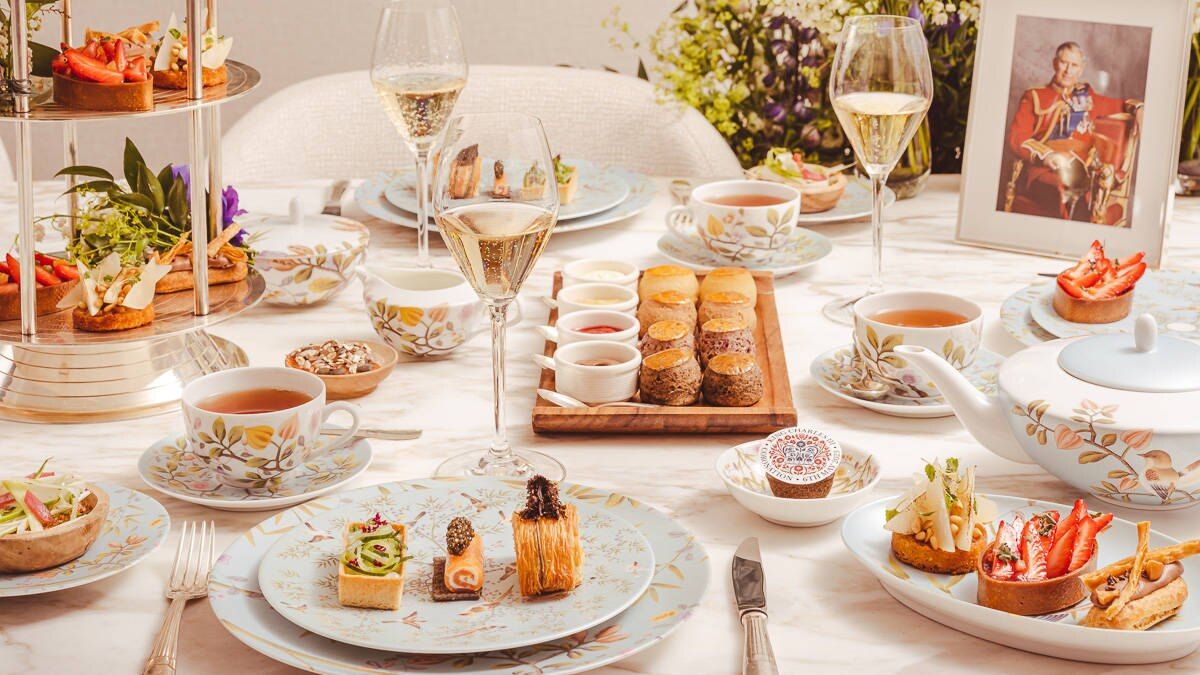 Afternoon Tea : un hommage à la nature, inspiré par la flore des jardins britanniques au Carlton Tower Jumeirah par Jessica Préalpato