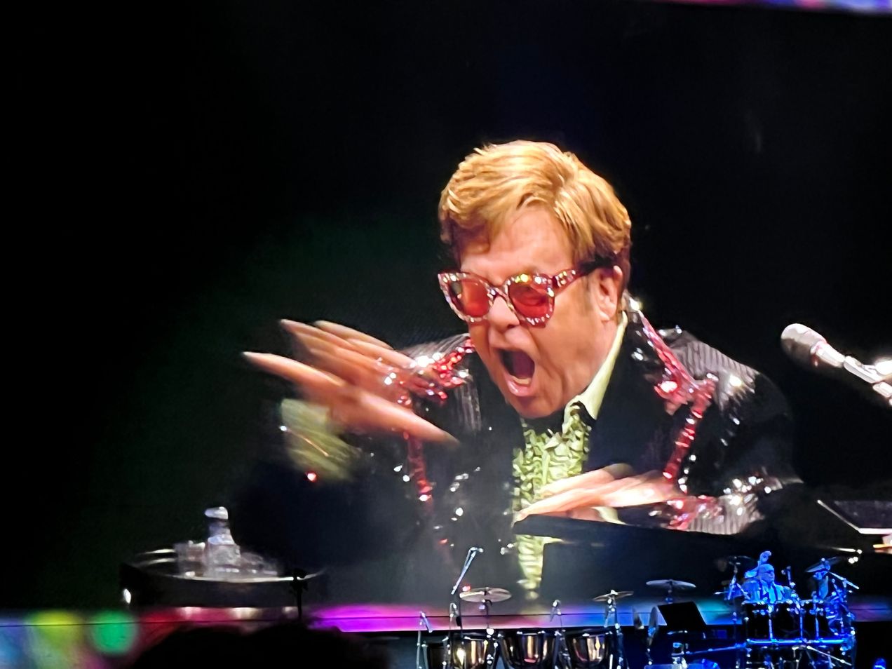 Elton John : les flamboyants adieux à ses fans mais pas à sa musique