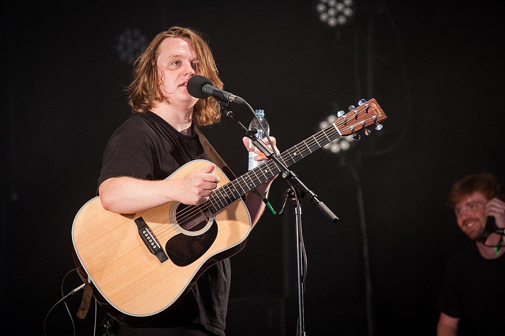 La star écossaise Lewis Capaldi suspend sa tournée pour raison de santé