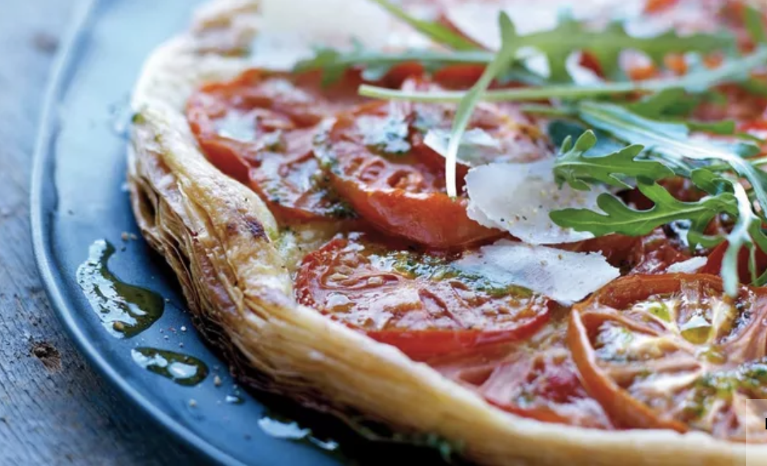 Tartes feuilletées individuelles mozzarella tomates roquette