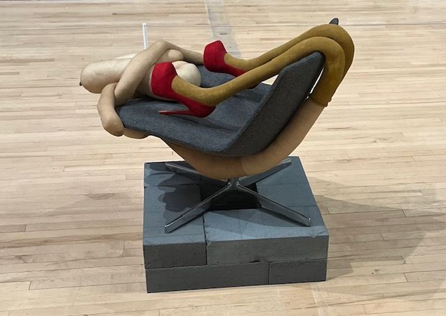 Sarah Lucas : trangressions, contorsions et multiplication des seins !