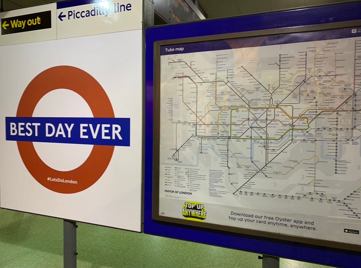 « Opération labyrinthes » : le métro londonien s’offre deux nouvelles œuvres signées Mark Wallinger