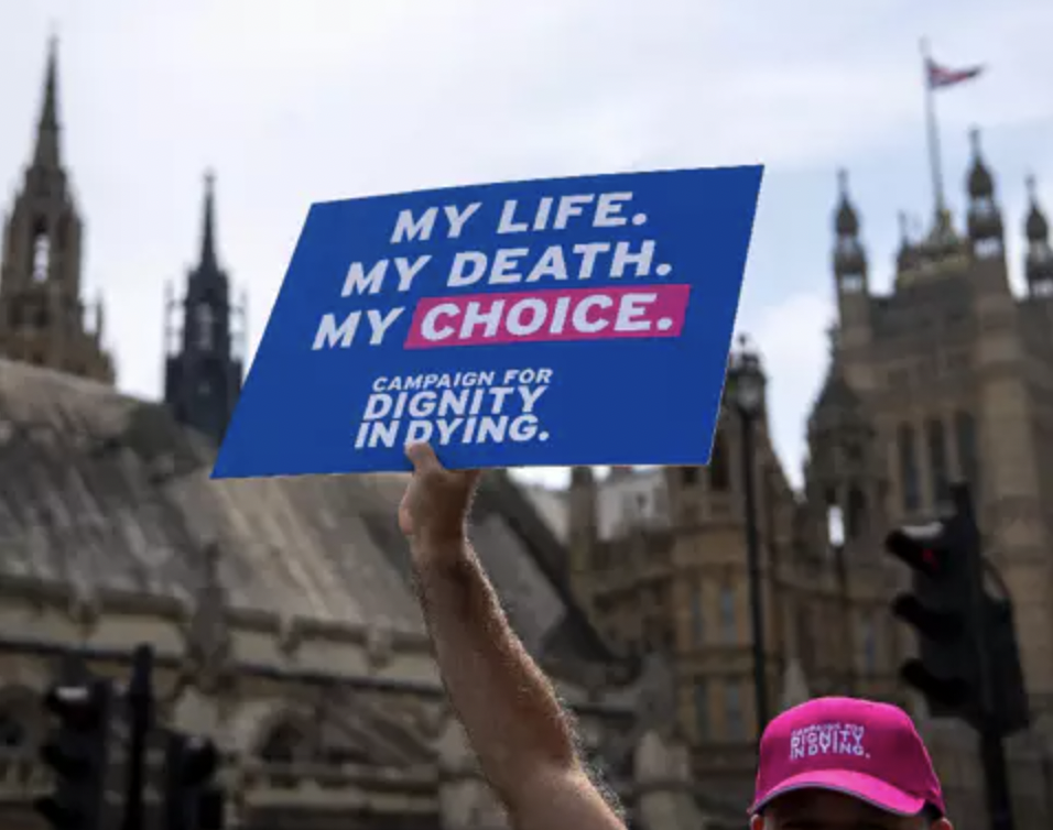 Royaume-Uni: une loi historique sur l'aide à mourir franchit une étape clé
