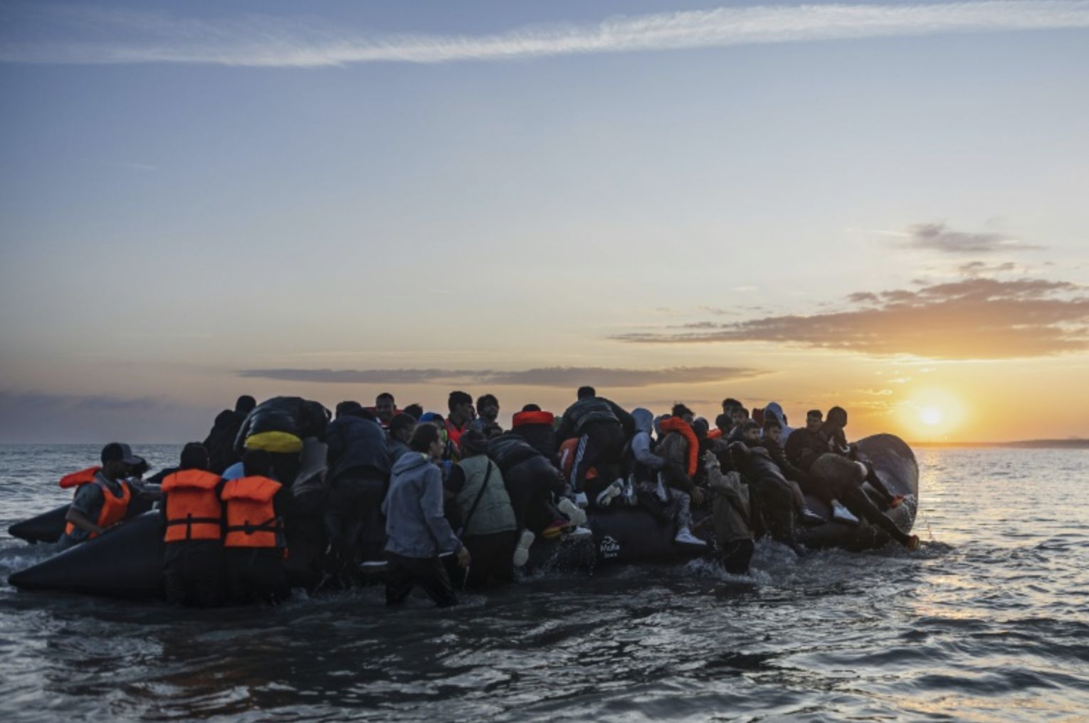 Immigration au Royaume-Uni : un record de 111 000 demandes d'asile alimentent les tensions politiques