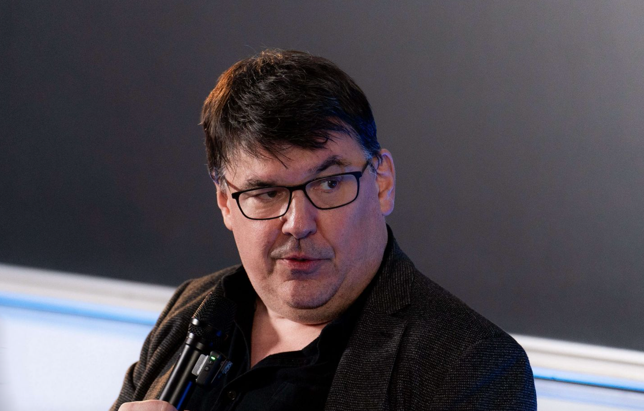 Polémique sur la liberté d'expression au Royaume-Uni après l'arrestation d'un créateur de séries