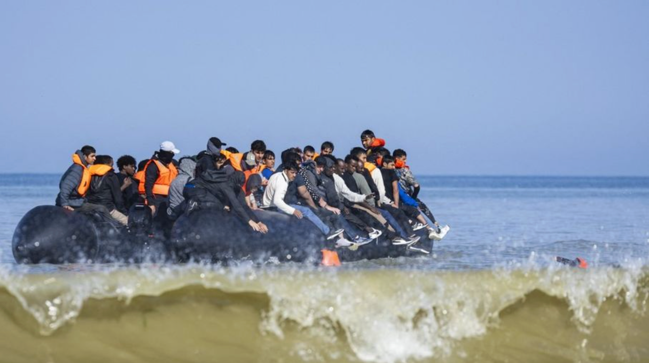 L'accord franco-britannique sur l'immigration à l'épreuve du réel : premiers renvois mais mise en œuvre difficile