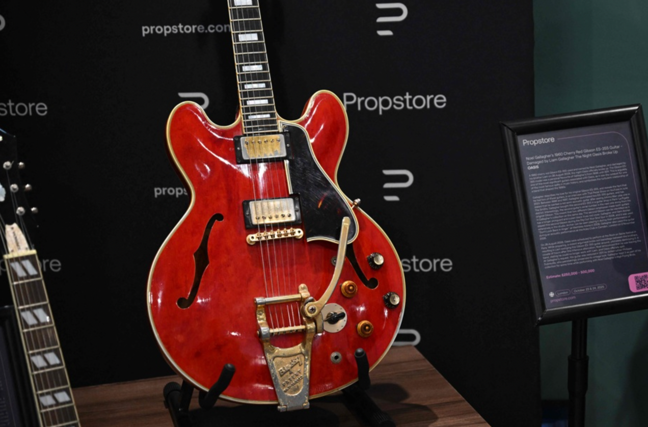 La guitare de la rupture d'Oasis vendue aux enchères à Londres pour 575 000 €