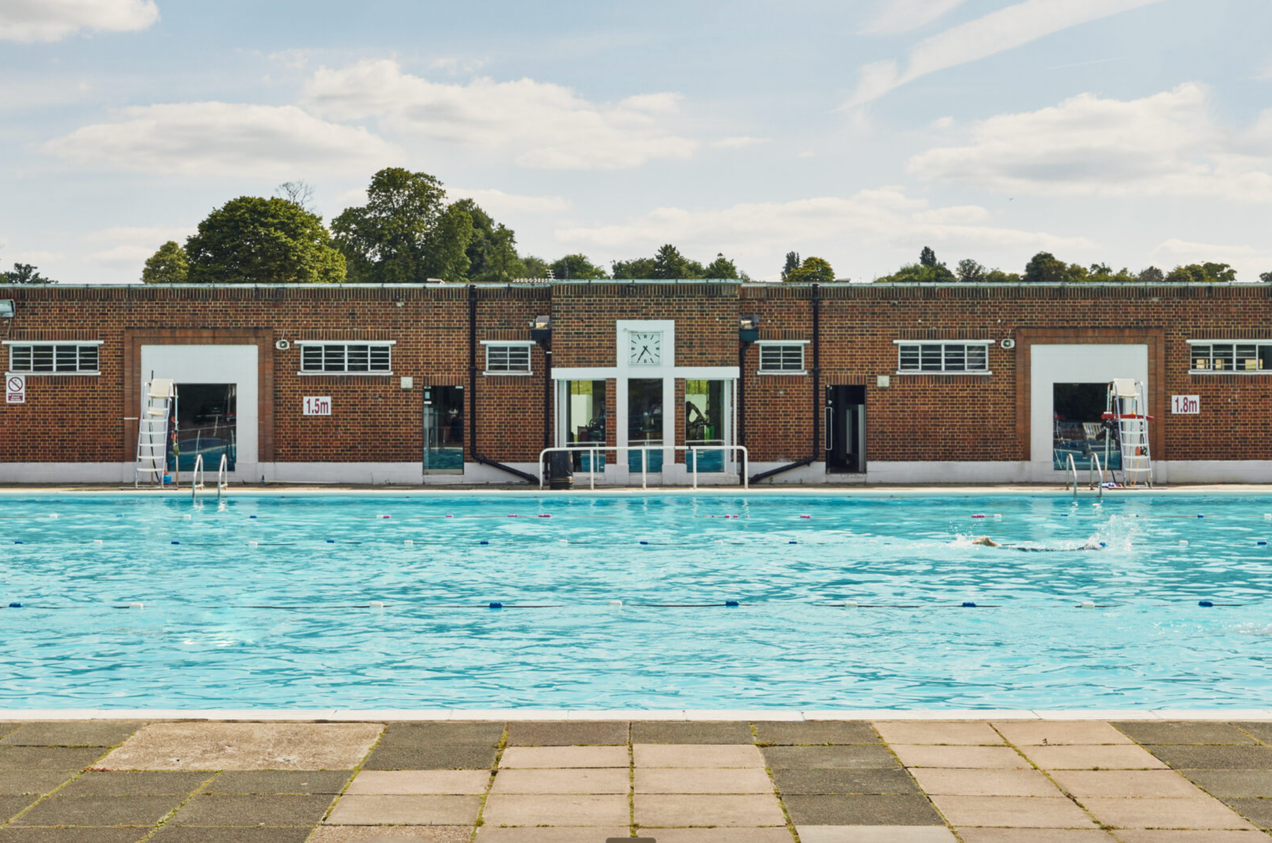 Toutes les piscines extérieures UK cartographiées pour 2026