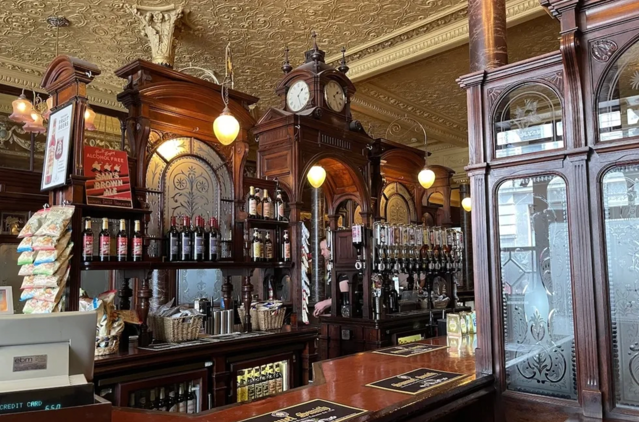 Pubs au Royaume-Uni : deux fermetures par jour, une crise sans précédent