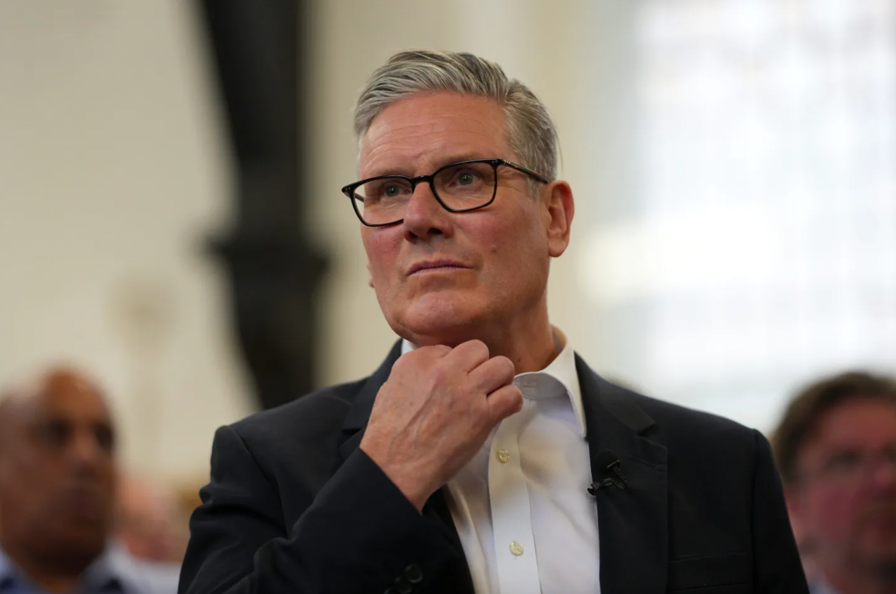 Starmer poussé vers la sortie : 72 députés travaillistes rebelles