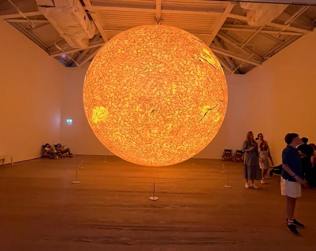 Exposition “Le Soleil et la Lune” à la Saatchi Gallery : un rêve universel, un dialogue millénaire entre l'humanité et le ciel.