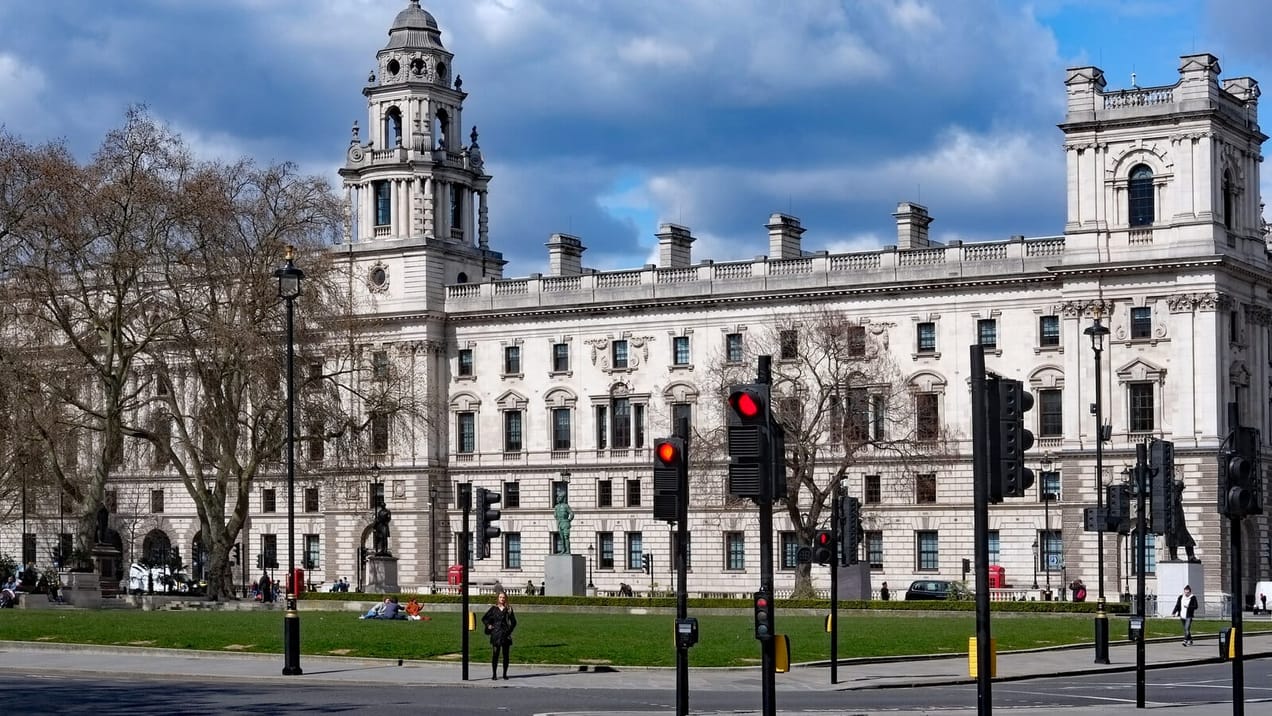 La façade du Trésor britannique à Whitehall, Londres.
