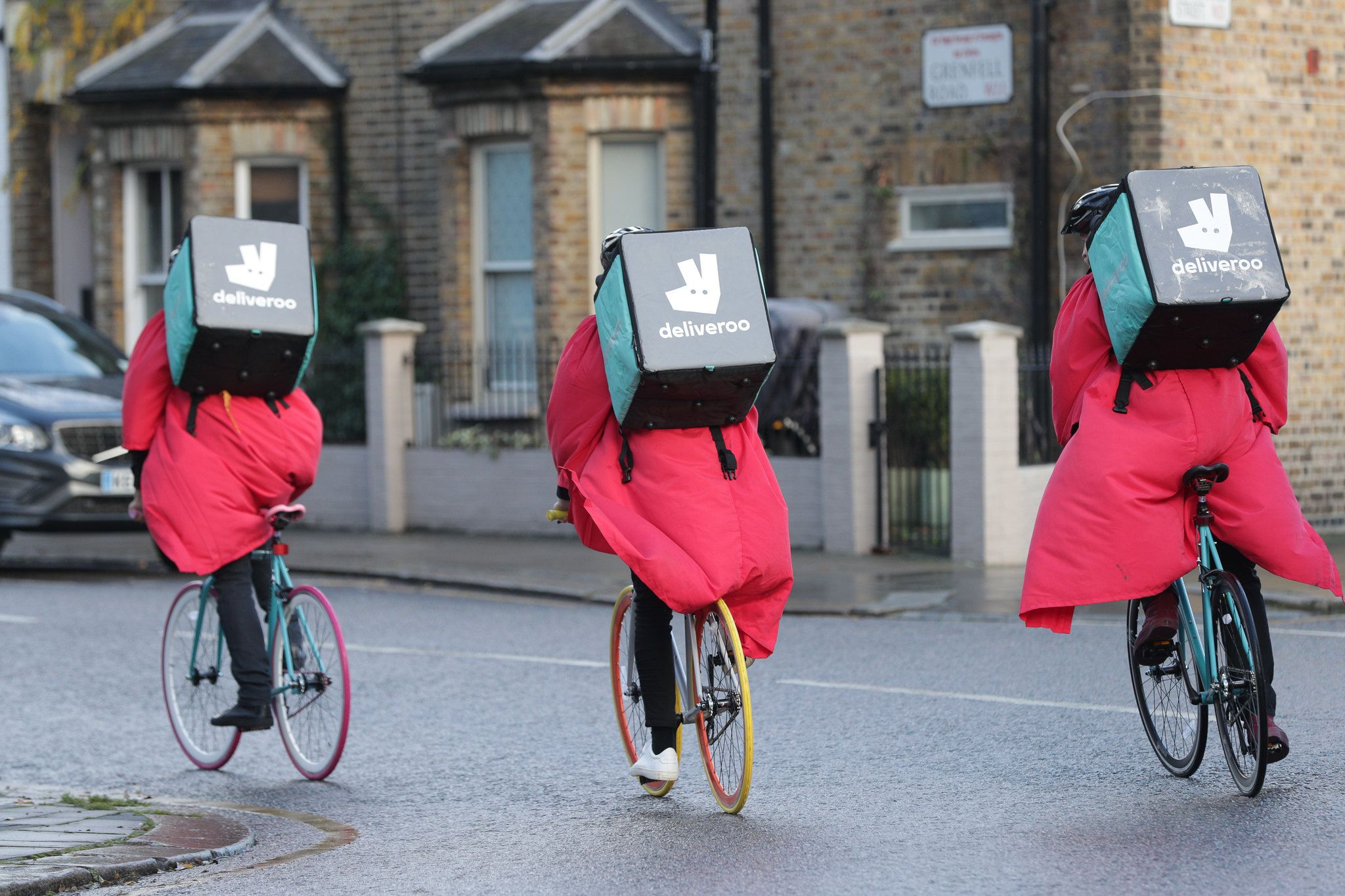 Deliveroo entre en Bourse à Londres sur fond de contestation sociale
