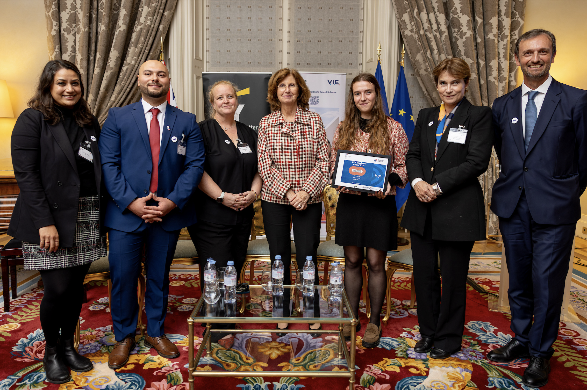 Bouygues remporte le prestigieux “V.I.E Excellence Award 2024” durant l’événement "Talent Without Borders" organisé par Business France