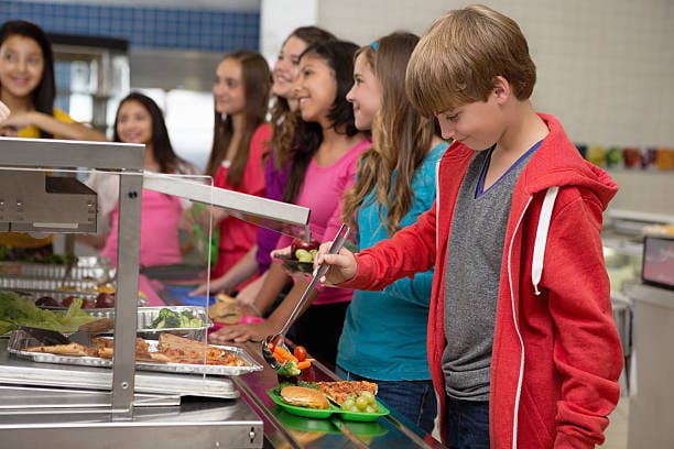 En 2025, la cantine est-elle la meilleure option pour nos enfants ?