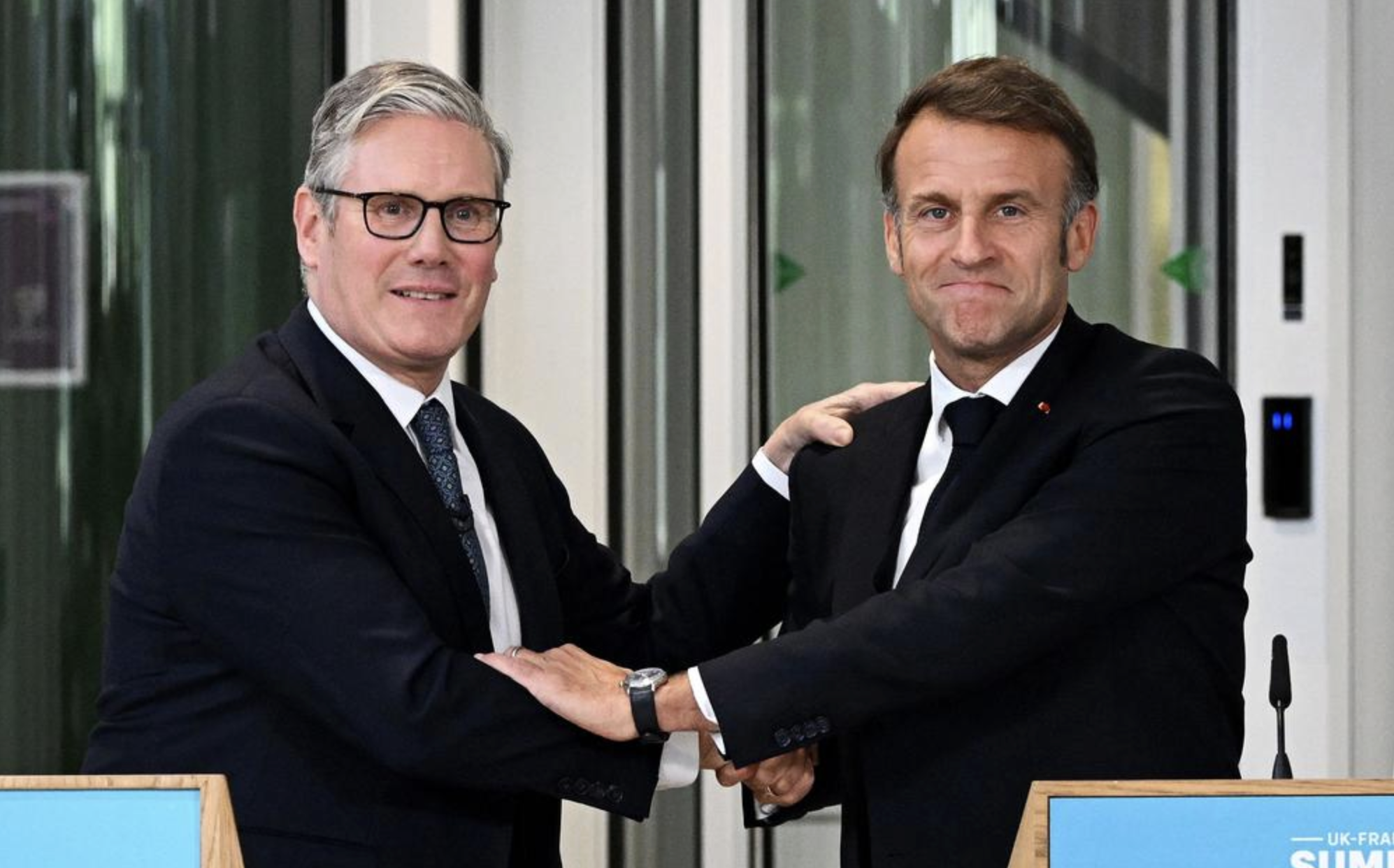 Starmer durcit les expulsions de migrants : quel impact sur les Français du Royaume-Uni ?