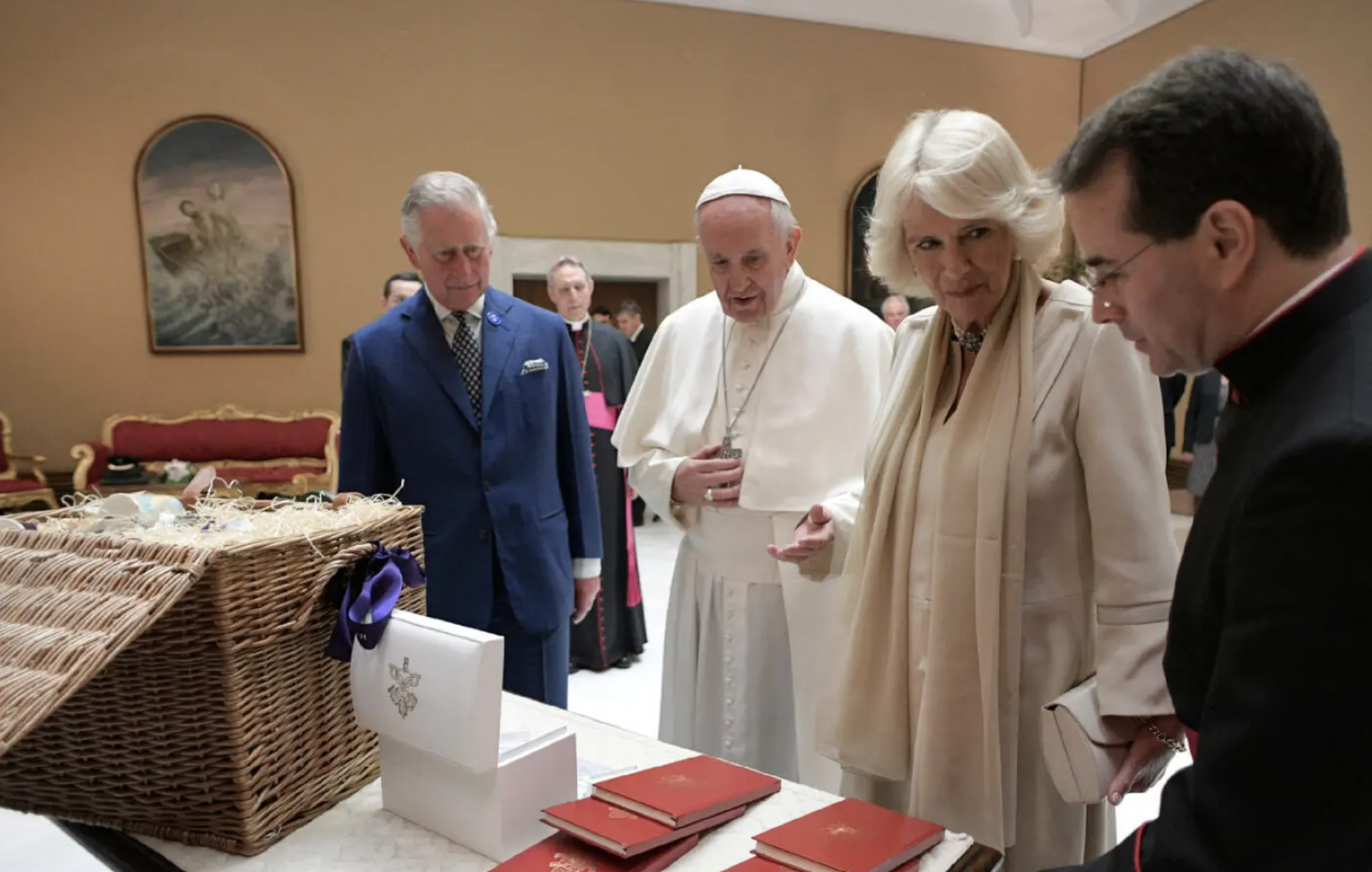 Charles III prie avec le pape au Vatican : une première historique depuis cinq siècles