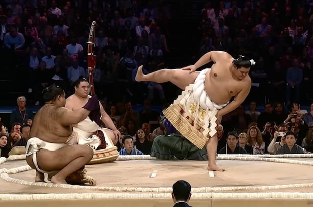 London Sumo Story : un corps à corps hors du temps, entre le Ciel et l’Enfer