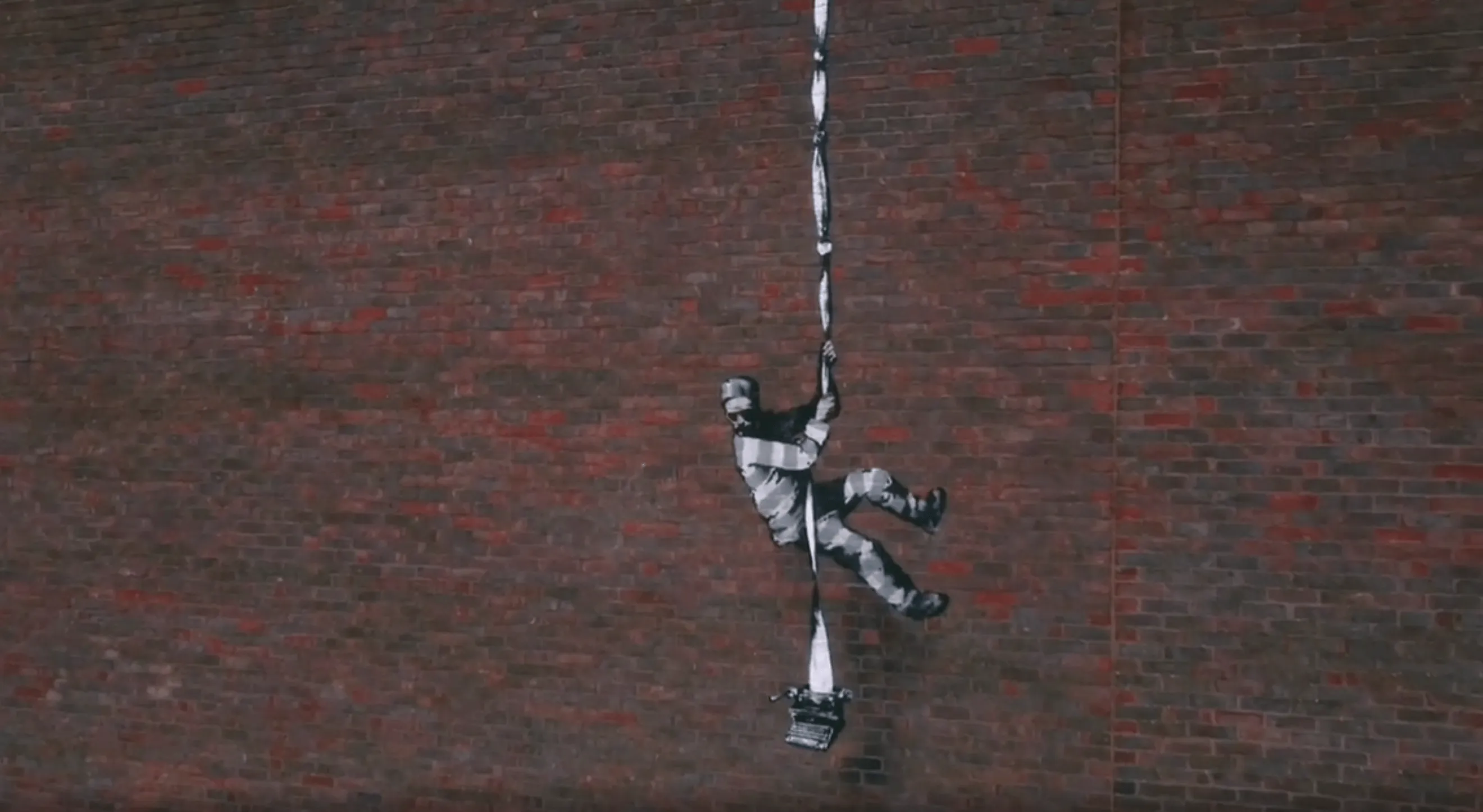 En Angleterre, Banksy revendique un graffiti sur les murs de la prison d'Oscar Wilde