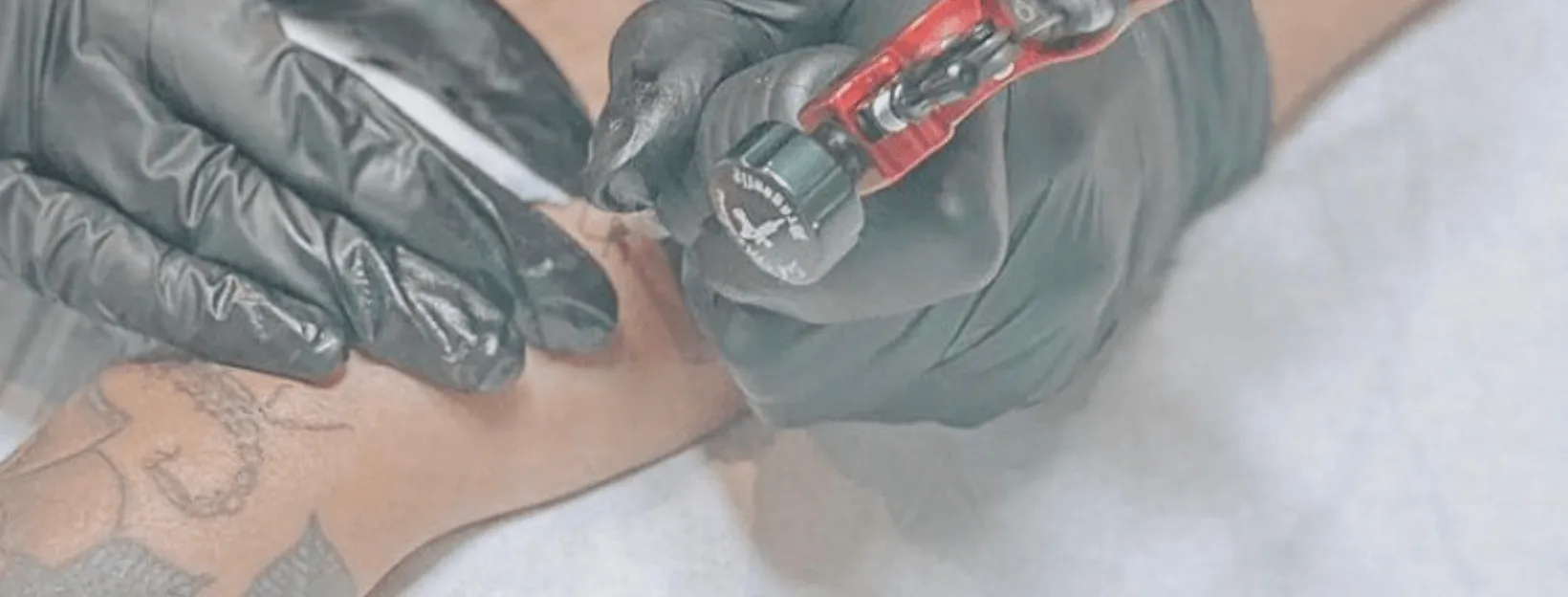Terrie, artiste tatoueuse à Londres : ‘Le corps est une toile vivante’